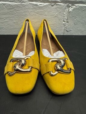 AEROSOLES Yellow Suede Chain-Trim Loafers